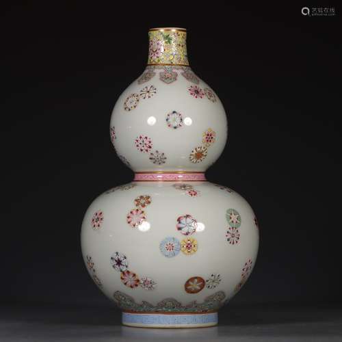 A Daqing-Qianlong-Nianzhi Mark Gild Vase