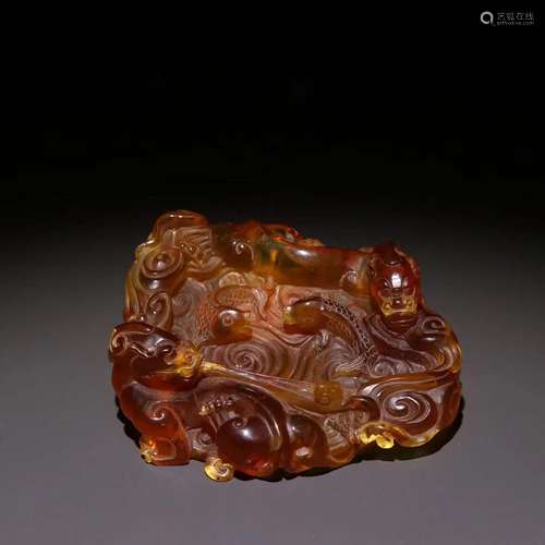 An Amber Auspicious Pattern Brush Holder