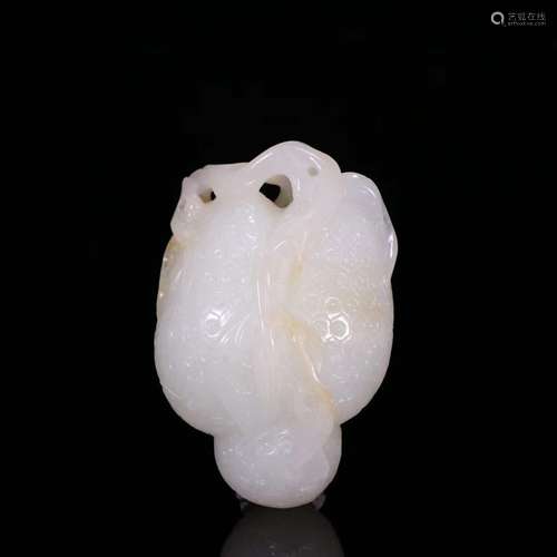 A Hetian Jade Litchi Pattern Pendant