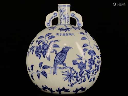 A Blue&White Floral And Bird Pattern Vase