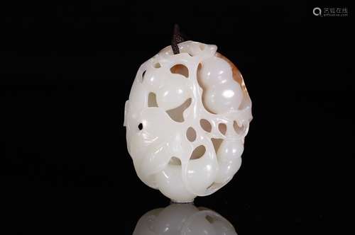 A Hetian Jade Gourd Pendant