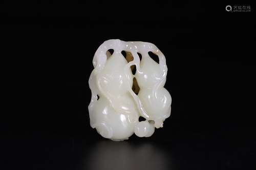 A Hetian Jade Gourd Ornament