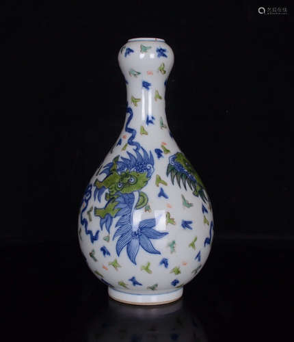 A Doucai Leaf Pattern Porcelain Garlic-head Bottle