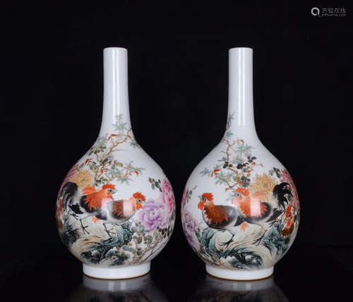 A Pair of Famille Rose Flower&Bird Pattern Porcelain Vase