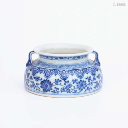 A Blue and White Floral Porcelain Double Ears Water Pot