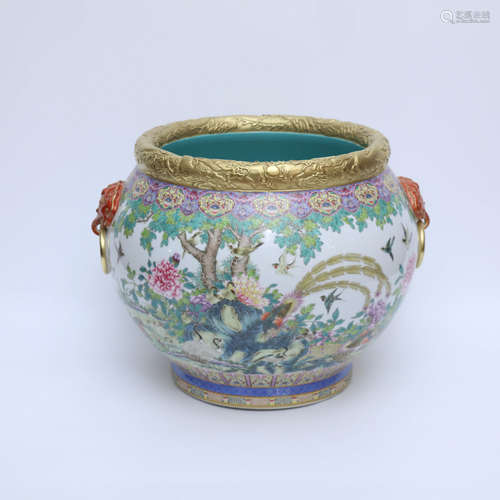 An Enamel Flower&Bird Porcelain Lion Ears Vat