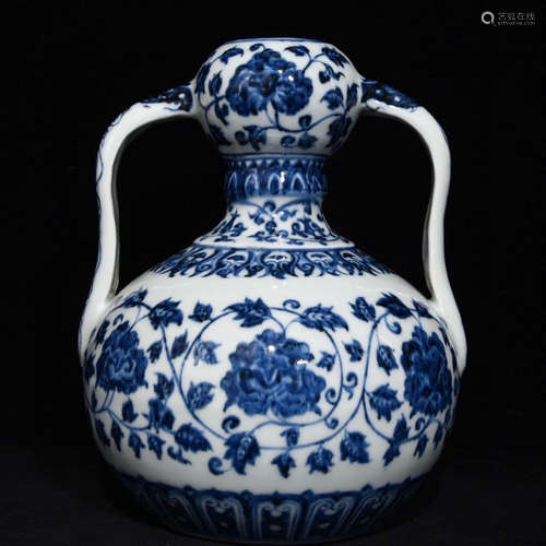 A Blue and White Floral Porcelain Garlic-head-shaped Bottle