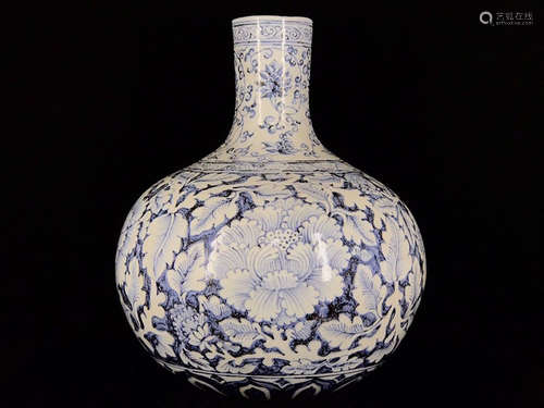 A Blue and White Peony Porcelain Tianqiuping