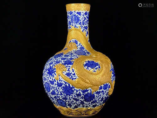 A Blue and White Gild Dragon Porcelain Tianqiuping