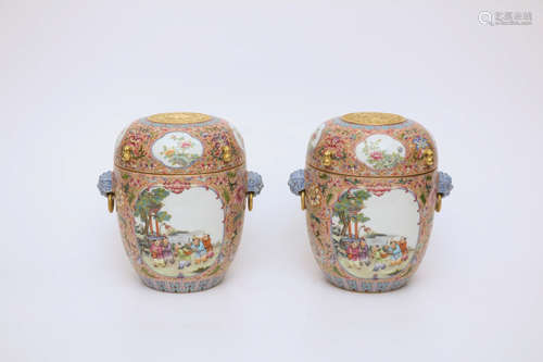 A Pair Of Enamel Floral Figure Porcelain Beast Ears Jars with Covers