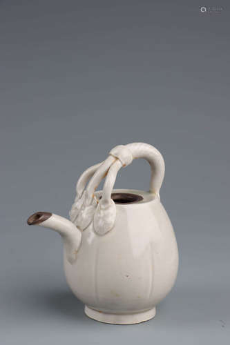 A Silver Mouth Ding Kiln Porcelain Pot