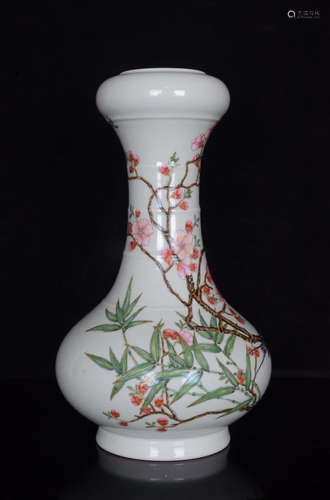 A Famille Rose Flower&Bird Porcelain Garlic-head-shaped Bottle