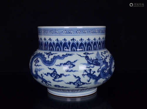 A Blue and White Dragon Porcelain Jar with Cover