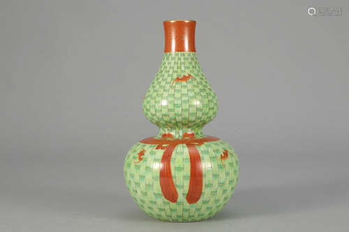 A Green Glaze Porcelain Gourd-shaped Vase