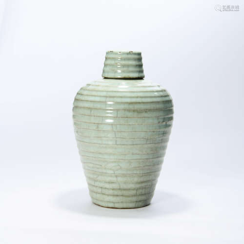 An Imitation Official Glaze Xuan Pattern Porcelain Vase With Cover