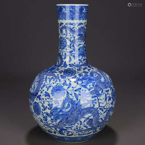 A Blue and White  Interlocking Peony And Dragon  Porcelain Vase