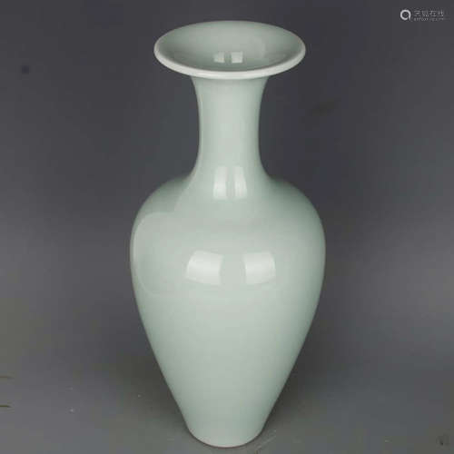 A Pea Green Porcelain Vase