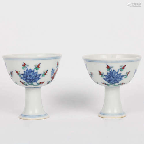 A Pair of Blue and White Doucai Floral Porcelain Stading Cups