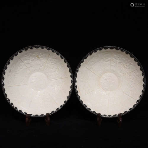 A Pair of Ding Kiln Flower Carved Porcelain Bowls