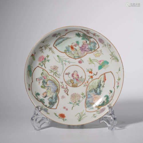 A Famille Rose Figures Porcelain Plate