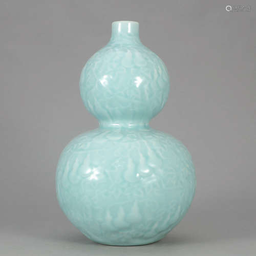 A Pea Green Porcelain Gourd-shaped Vase