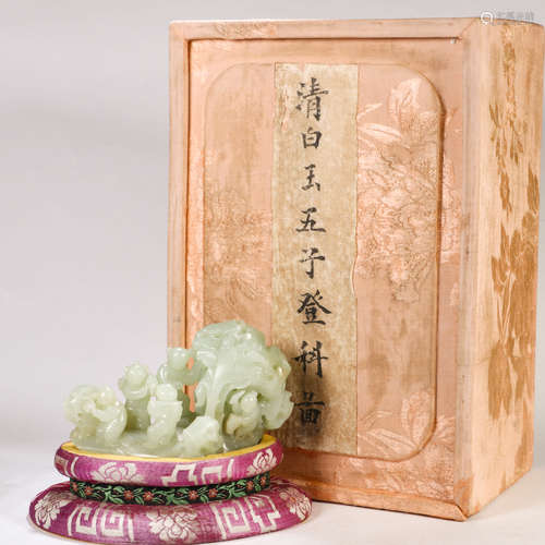 A Hetian Jade Carved Figures Ornament with Standing