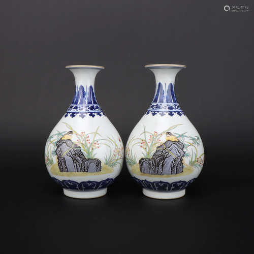 A Pair of Blue and White Famille Rose Flower&Bird Pattern Porcelain Vase