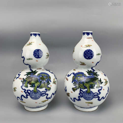 A Pair of Doucai Lion Porcelain Gourd-shaped Vase