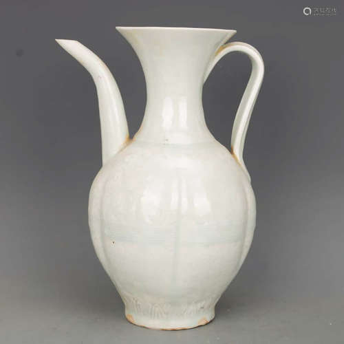 A Hutian Kiln White Procelain Floral Ewer