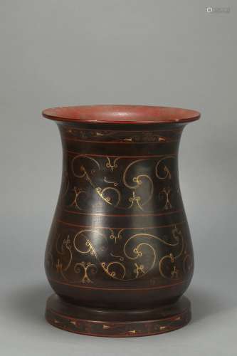 Traing Gold Lacquerware Vase from Han