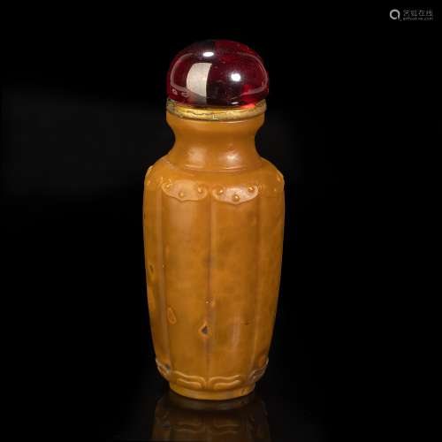 Yellow Jade Snuff Bottle from Qing