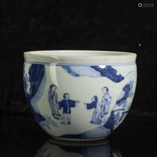 White and Blue Porcelain Vessel from Ming