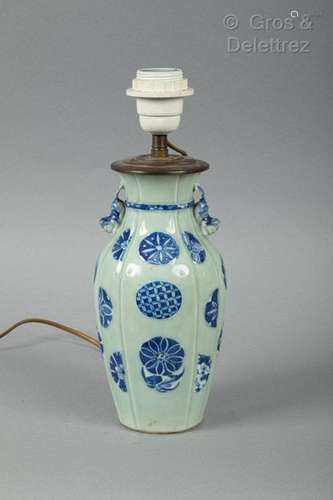 Chine, vers 1880 Vase balustre en porcelaine émai…