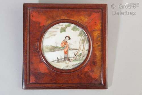 Chine, vers 1920 1930 Petite plaque en porcelaine…