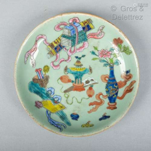 Chine, vers 1900 Grand plat en porcelaine, à déco…