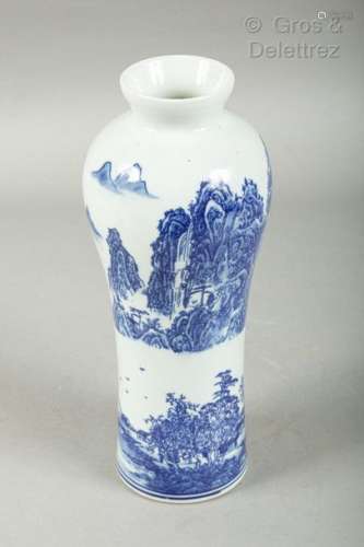 Chine, XXe siècle Vase à panse allongée en porcel…