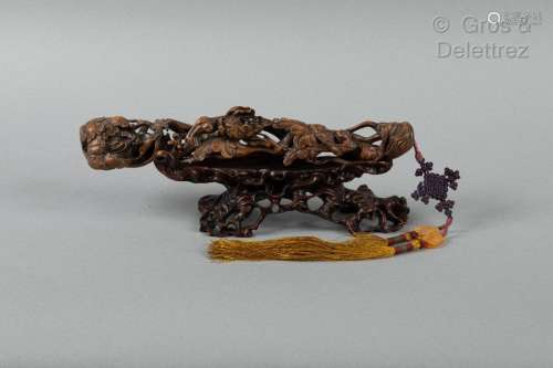 Chine, XXe siècle Sceptre ruyi en bois sculpté et…