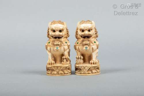 Chine, début Xxe Paire de lions bouddhiques en iv…