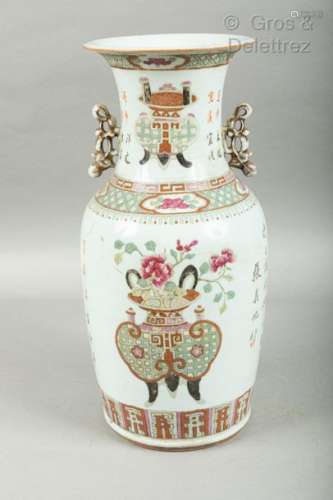 Chine, début XXe siècle Vase balustre en porcelai…
