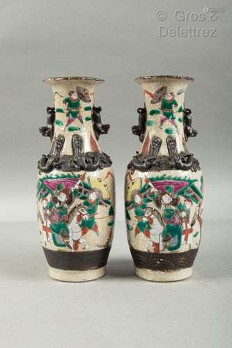 Chine, fin XIXème siècle Paire de petits vases ba…