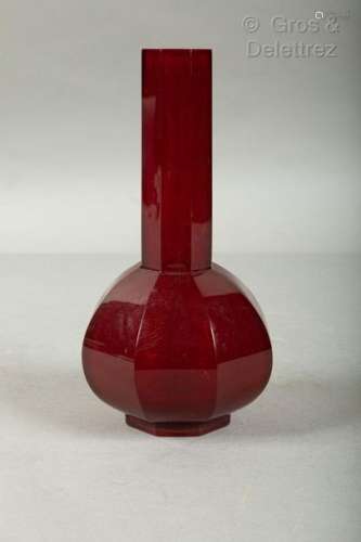 Chine, XXe siècle Vase à panse octogonal à col al…