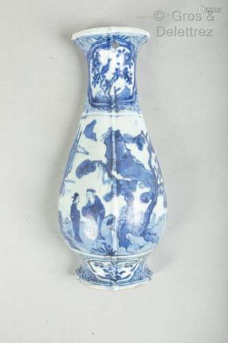 Chine, XXe siècle Vase d’applique de forme balust…