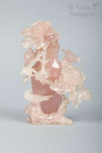 Chine, vers 1960 Vase couvert en quartz rose, à d…