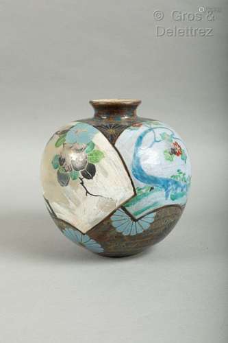 Japon, début XXe siècle Vase sphérique à petit co…