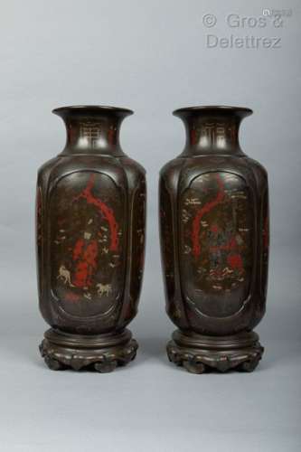 Vietnam, vers 1900 Paire de grands vases balustre…