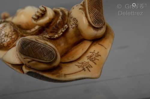 Japon, fin du XIXe siècle Netsuke ivoire et rehaut…