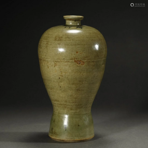 MING DYNASTY,CHINESE GREEN-GLAZED VASE,MEIPING