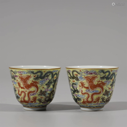 A PAIR OF FAMILLE-ROSE CUPS