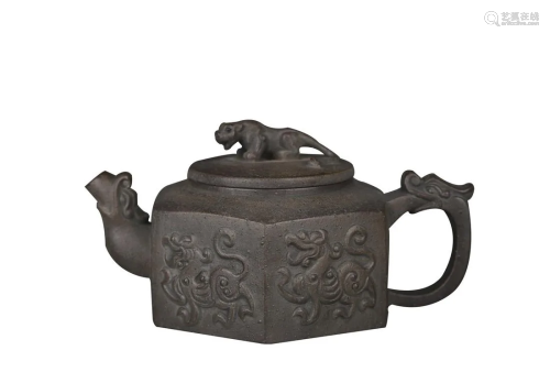 TEAPOT CARVED WITH MYTHICAL BEAST AND 'DE SHOU FU…