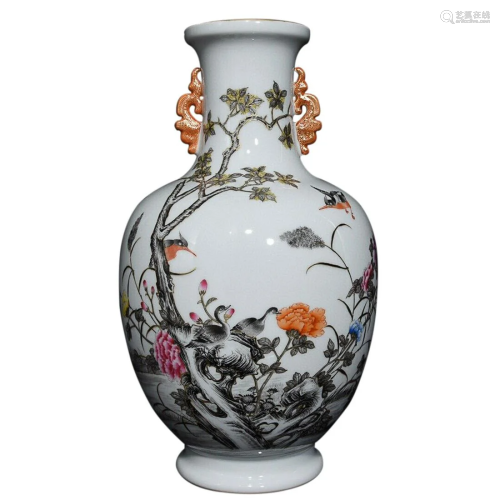 MOCAI AND FAMILLE ROSE 'FLOWERS AND BIRDS' VASE WITH